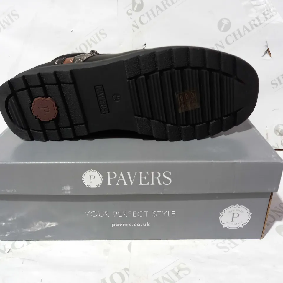BOXED PAIR OF PAVERS LEATHER BOOTS IN BLACK UK SIZE 11