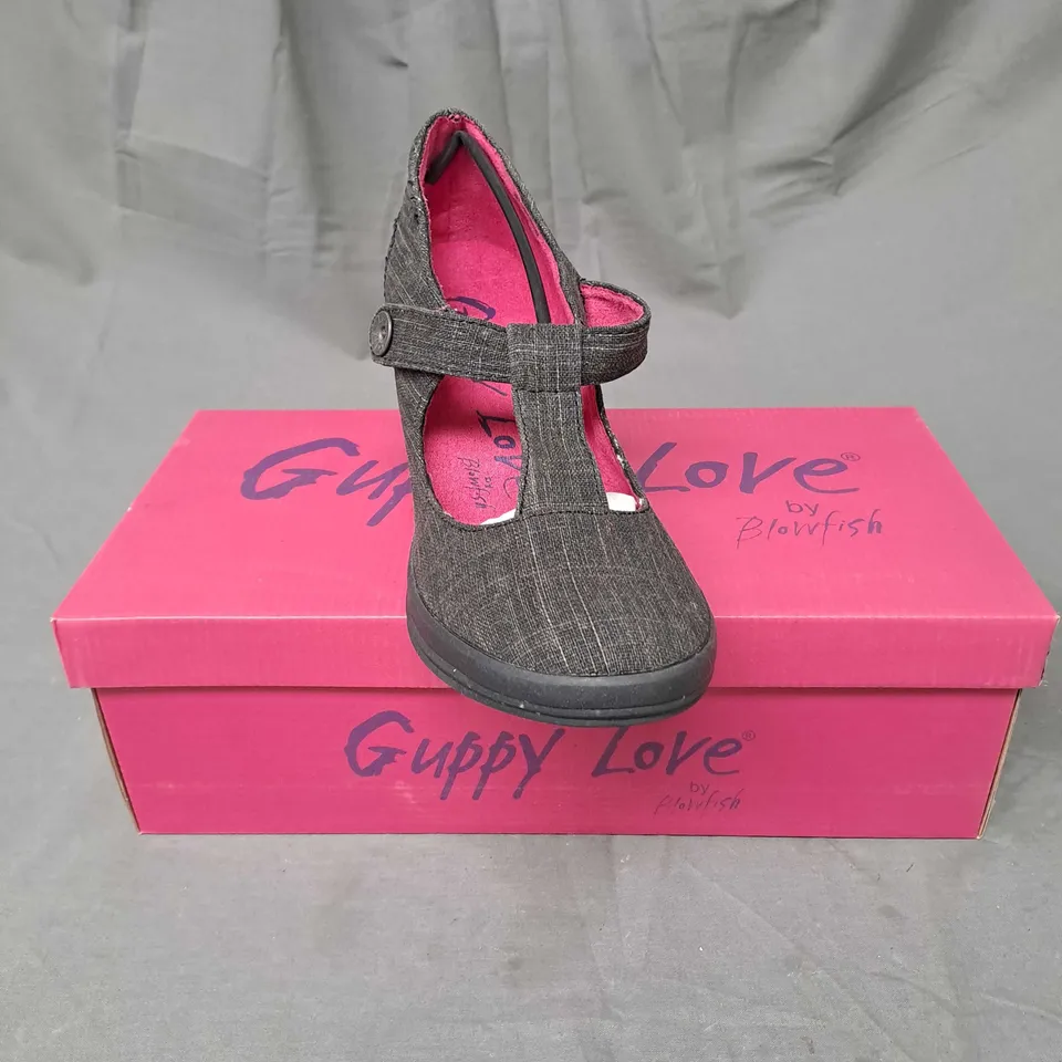 CAGE OF APPROXIMATELY 40 PAIRS OF WEDGE SHOES IN BLACK AND VARIOUS SIZES - COLLECTION ONLY
