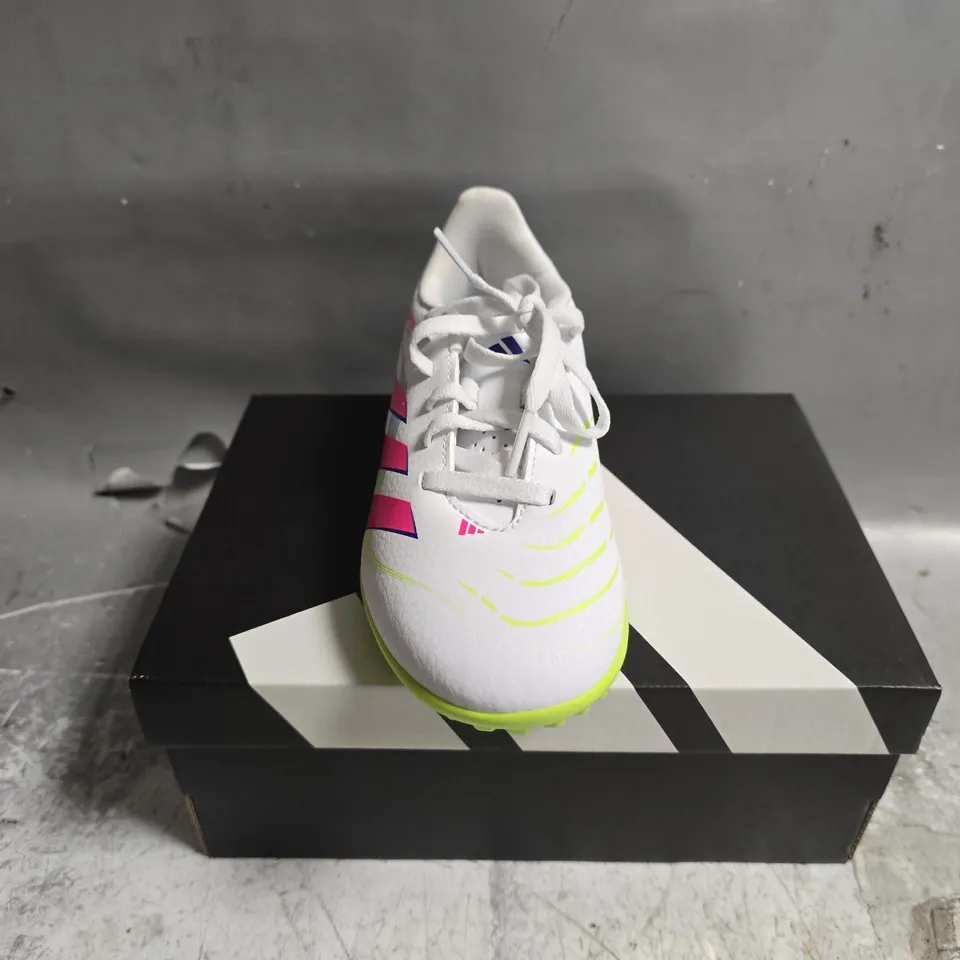 BOXED PAIR OF ADIDAS PREDATOR CLUB TF J BOOTS IN WHITE - UK 13K