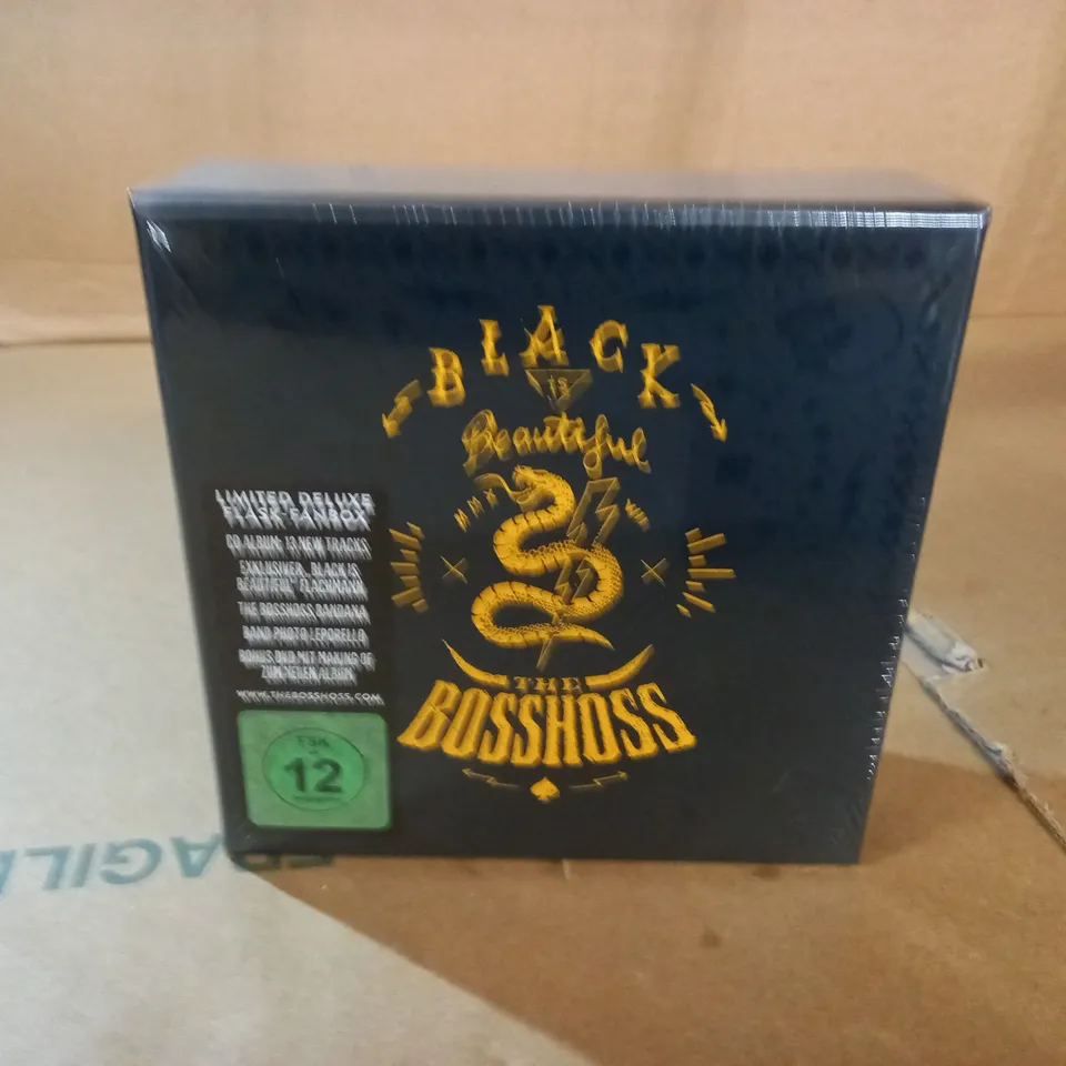 SEALED BLACK IS BEAUTIFUL THE BOSSHOSS LIMITED DELUXE FLASK FANBOX