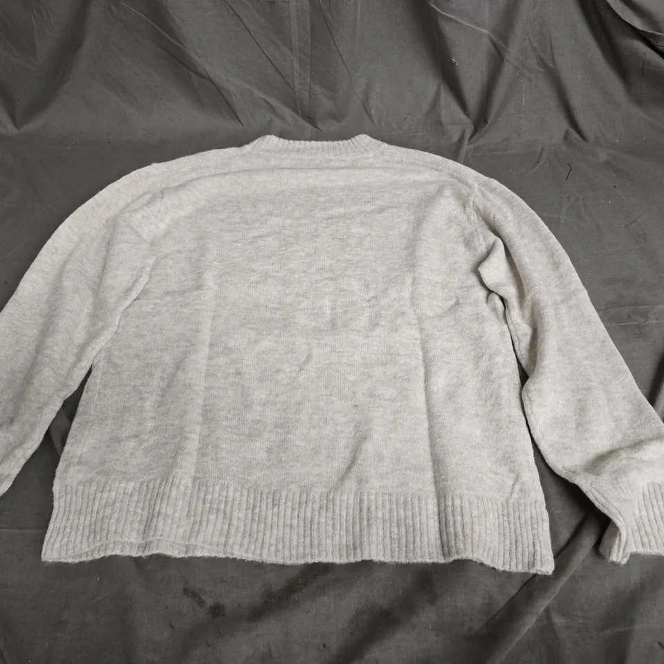LIGHT GRAY KNIT JUMPER
