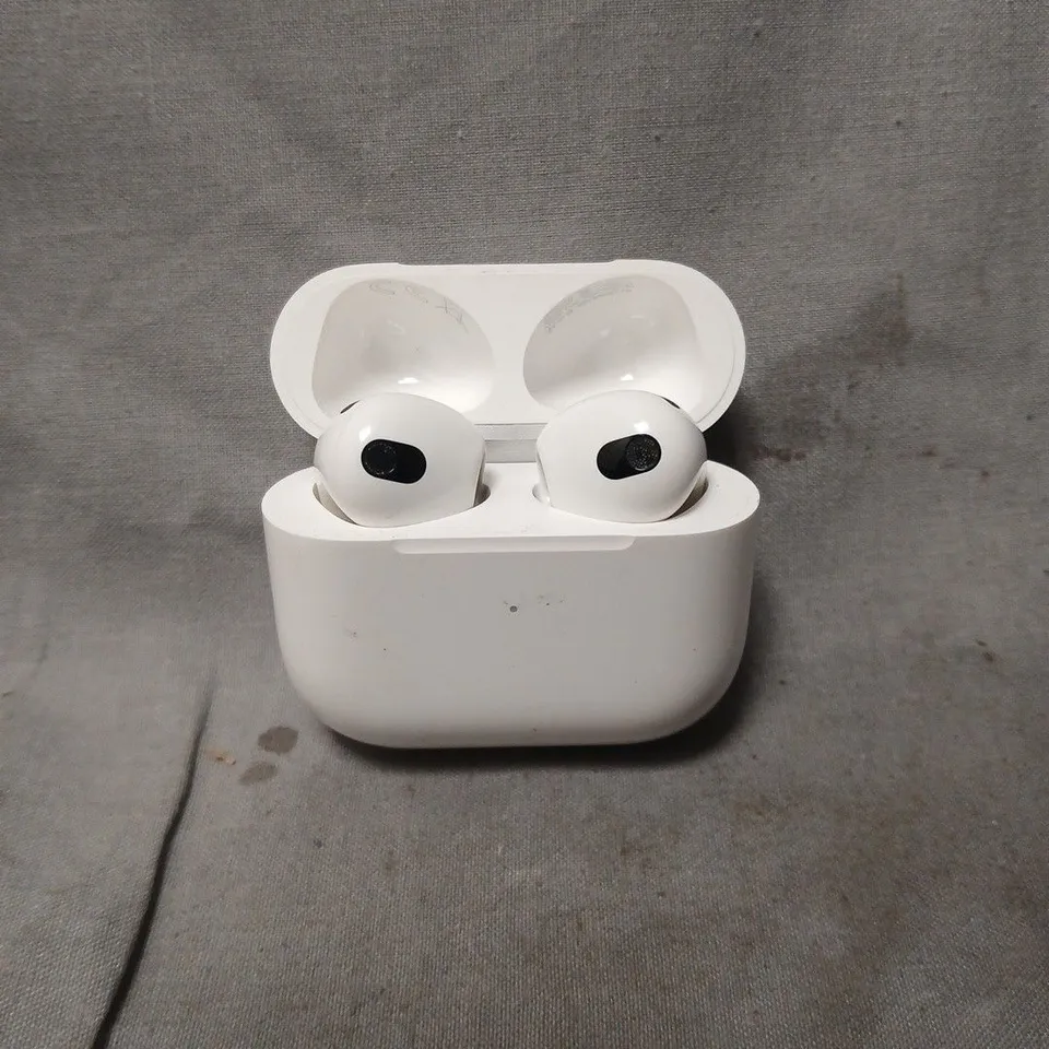 USED APPLE A2566 AIRPODS