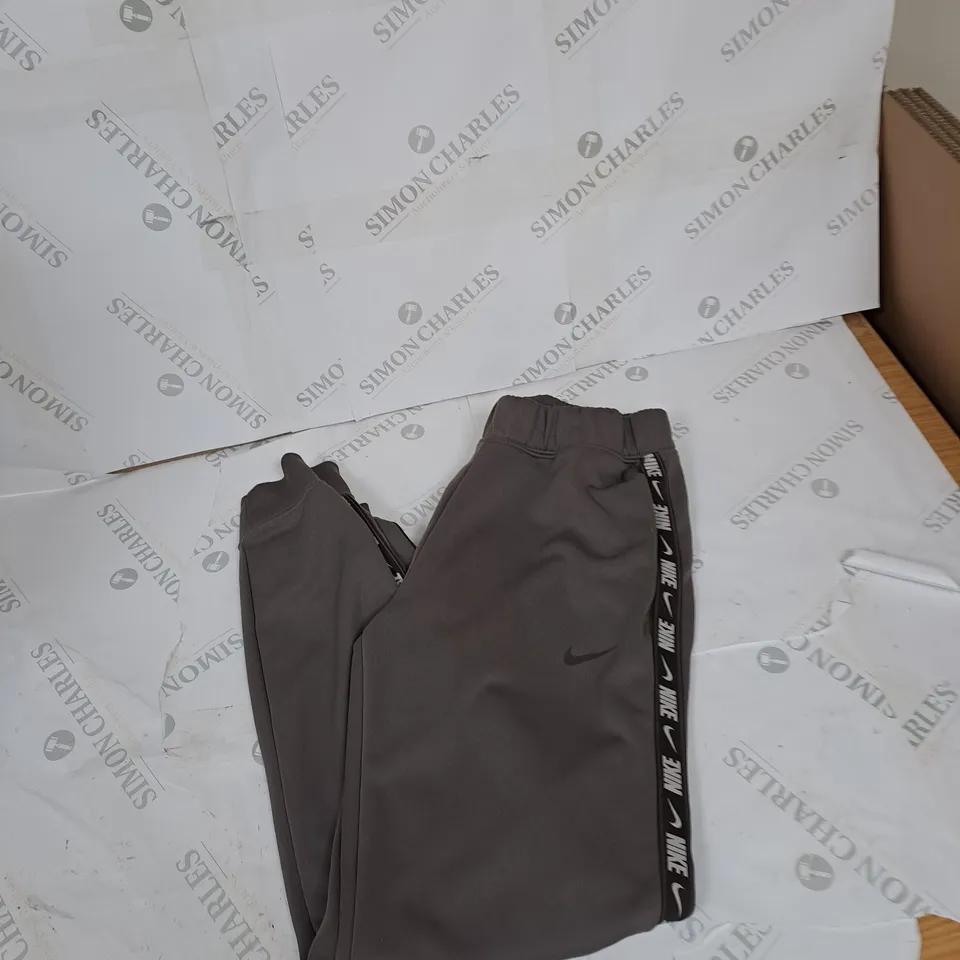 NIKE TRACKSUIT PANTS GREY - MEDIUM