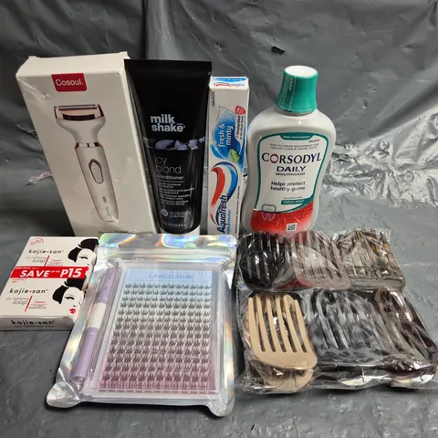 TOTE OF APPROXIMATELY 15 ASSORTED COSMETIC ITEMS TOO INCLUDE CORSODYL, EYE LASHES AND TOOTHPASTE