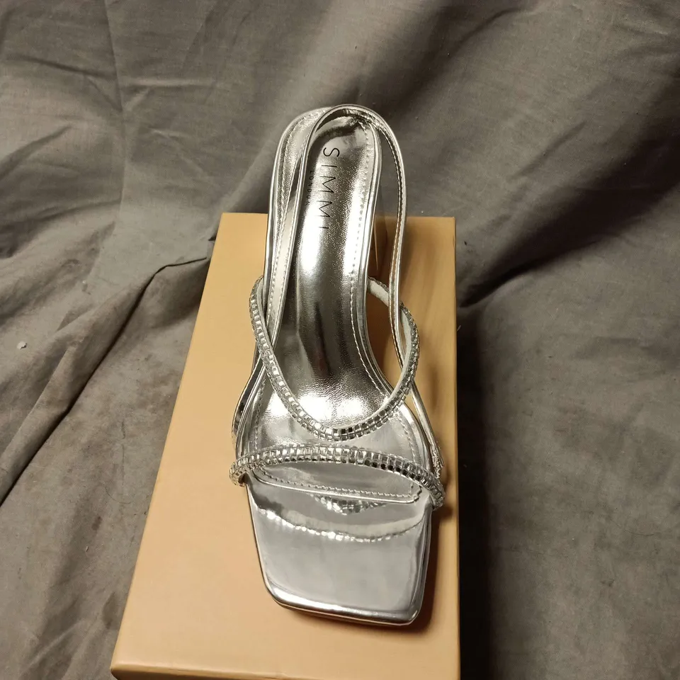 SIMMI LONDON SILVER STRAPPY BLOCK HEEL SANDALS - UK SIZE 5