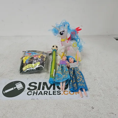 BOX OF APPROXIMATELY 20 ASSORTED TOY RELATED ITEMS TO INCLUDE DOLLS, ARMY TOYS ETC