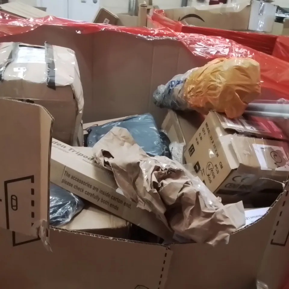 PALLET OF ASSORTED HOUSEHOLD GOODS AND PRODUCTS TO INCLUDE;BEACH UMBRELLA,PET DOOR,STAND MIXER