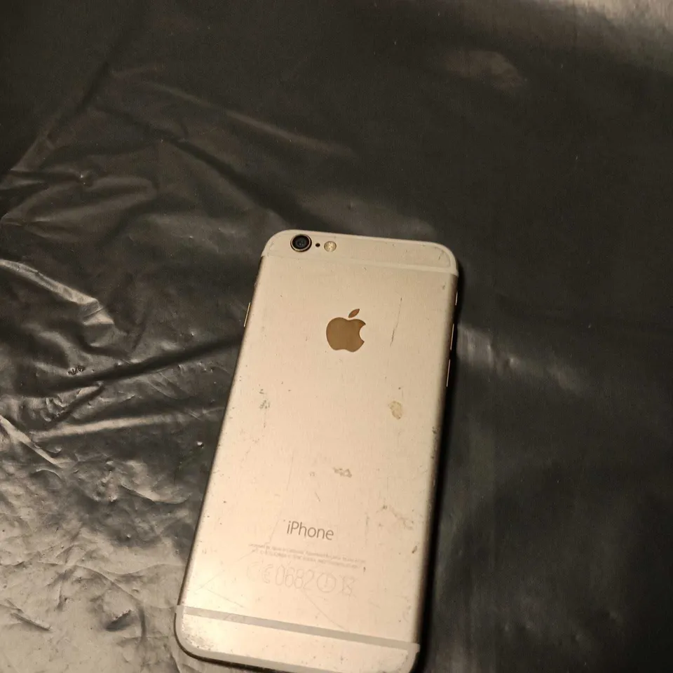 APPLE IPHONE SMARTPHONE – WHITE/SILVER 