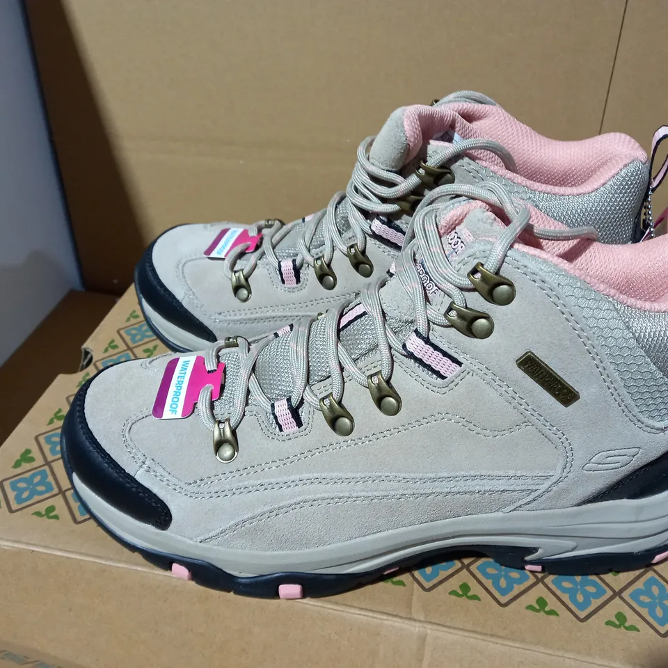 SKECHERS ALPH NATURAL WATERPROOF BOOTS - SIZE 7