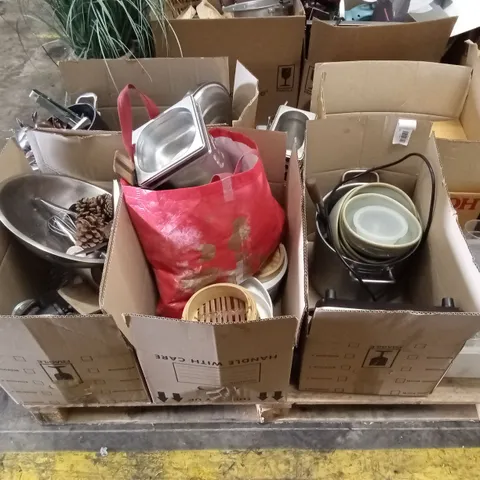 PALLET OF ASSORTED CATERING SUPPLIES AND RESTERAUNT DECOR ITEMS