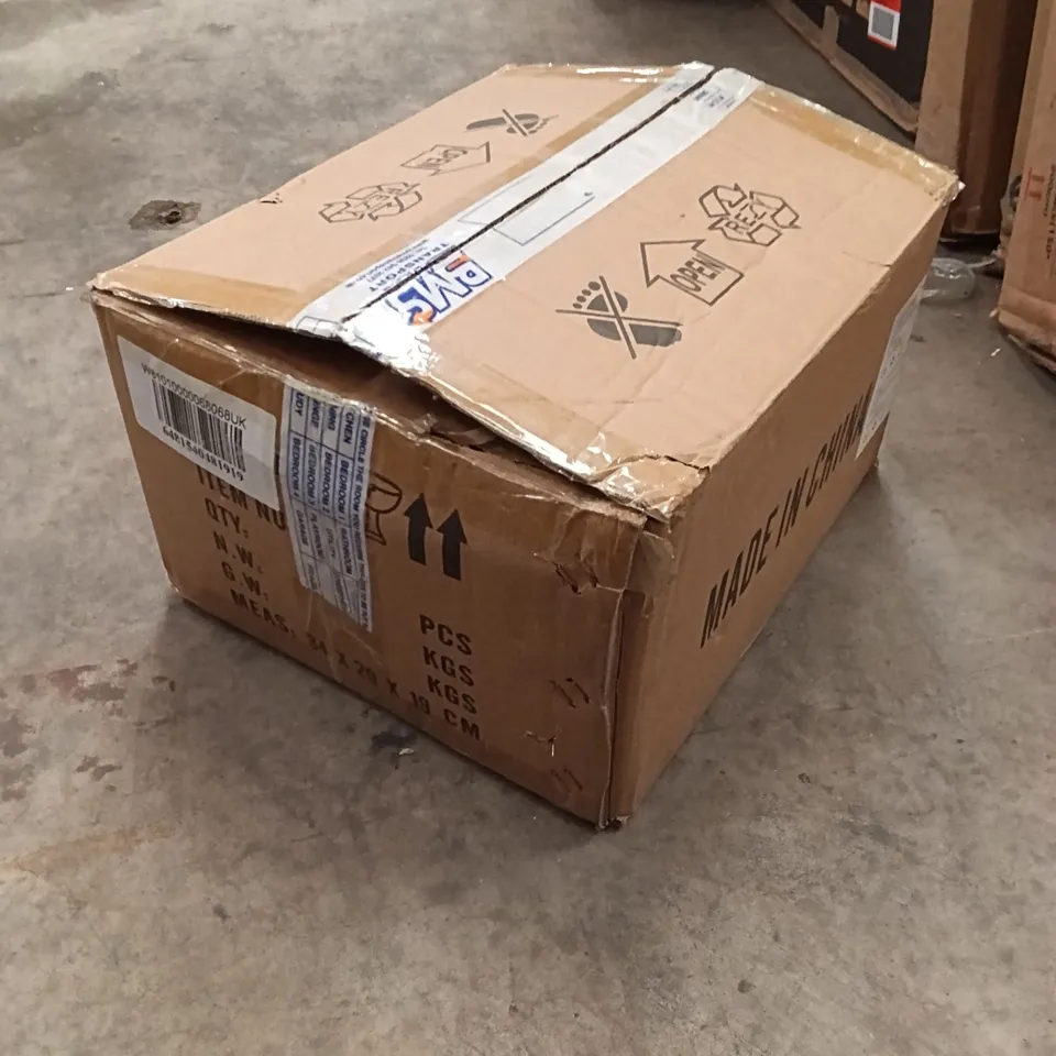 BOXED LIGHT FIXTURE - GOLD (1 BOX)