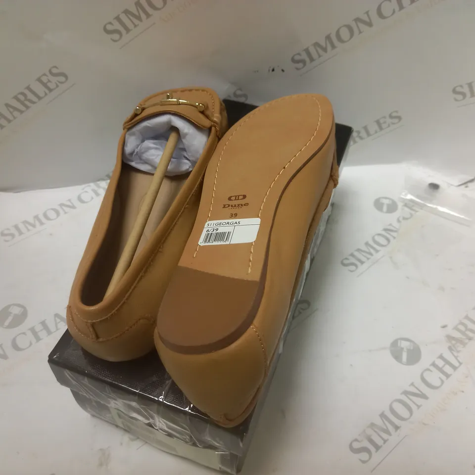 BOXED TAN LEATHER TRIM COMFORT SLIP SHOES 