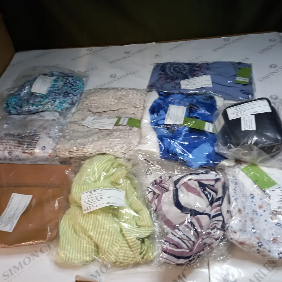 BAG OF APPROX 10 ASSORTED CLOTHING ITEMS TO INCLUDE - MAISON DE NIMES - EMELIA
