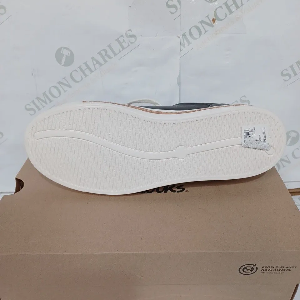 BOXED PAIR OF CLARKS WOMEN'S UN MAUI LACE BLACK LEATHER SHOES / SIZE: 6 UK 