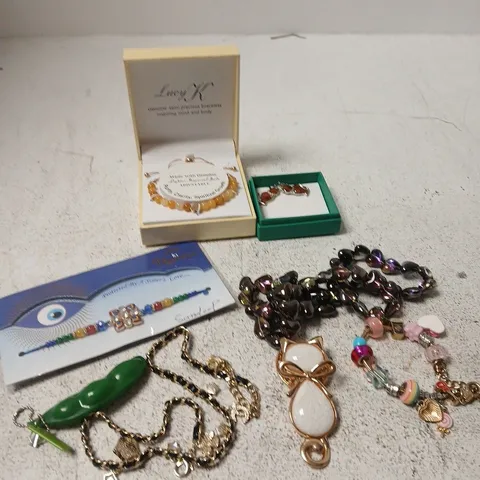 APPROXIMATELY 25 ASSORTED JEWELLERY PRODUCTS TO INCLUDE EARRINGS, NECKLACES, BRACELETS ETC 