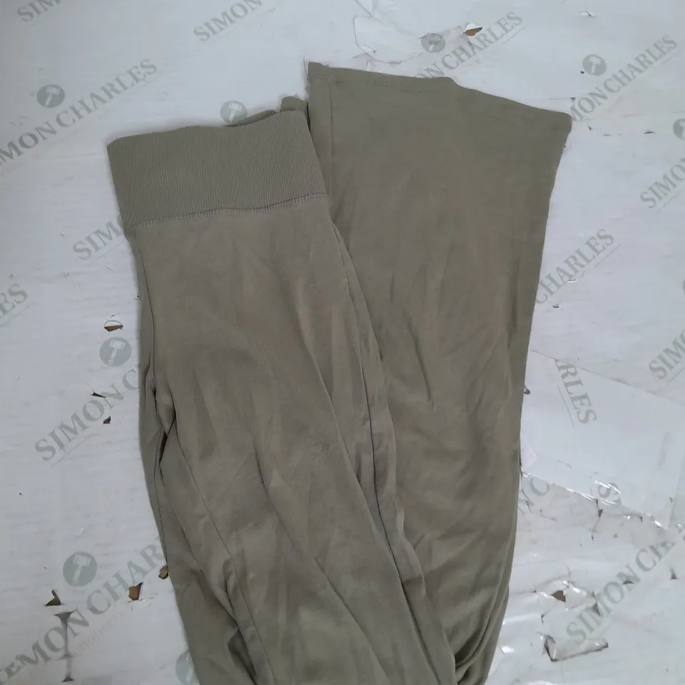 BERSHKA FLARED LEGGINGS IN KHAKI SIZE M