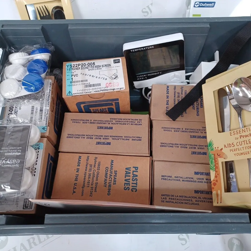 BOX TO CONTAIN APPROX. 20 X ASSORTED HOUSEHOLD PRODUCTS, INCLUDES A LARGE NUMBER OF PLASTIC STRAINER SOCKET MECH SCREENS, CUTLERY, GOLF BALLS ETC 