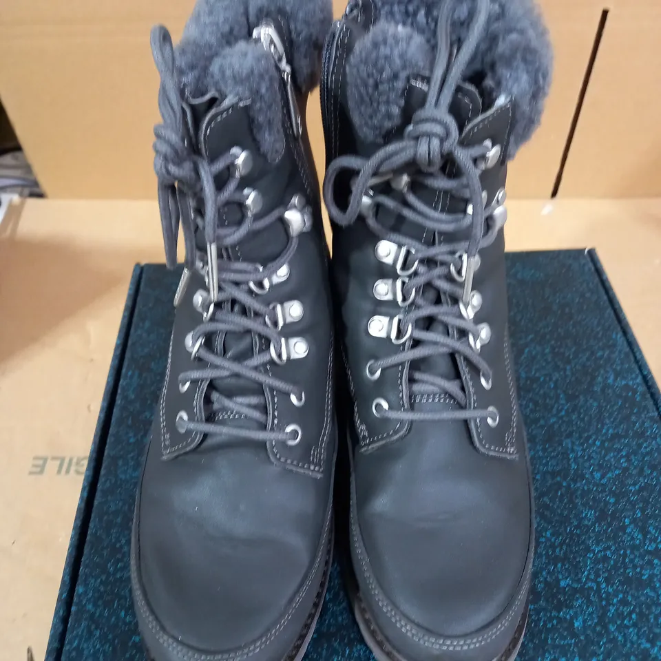 EMU AUSTRAILIA DARK GREY OKAB WATERPROOF BOOTS - SIZE 6