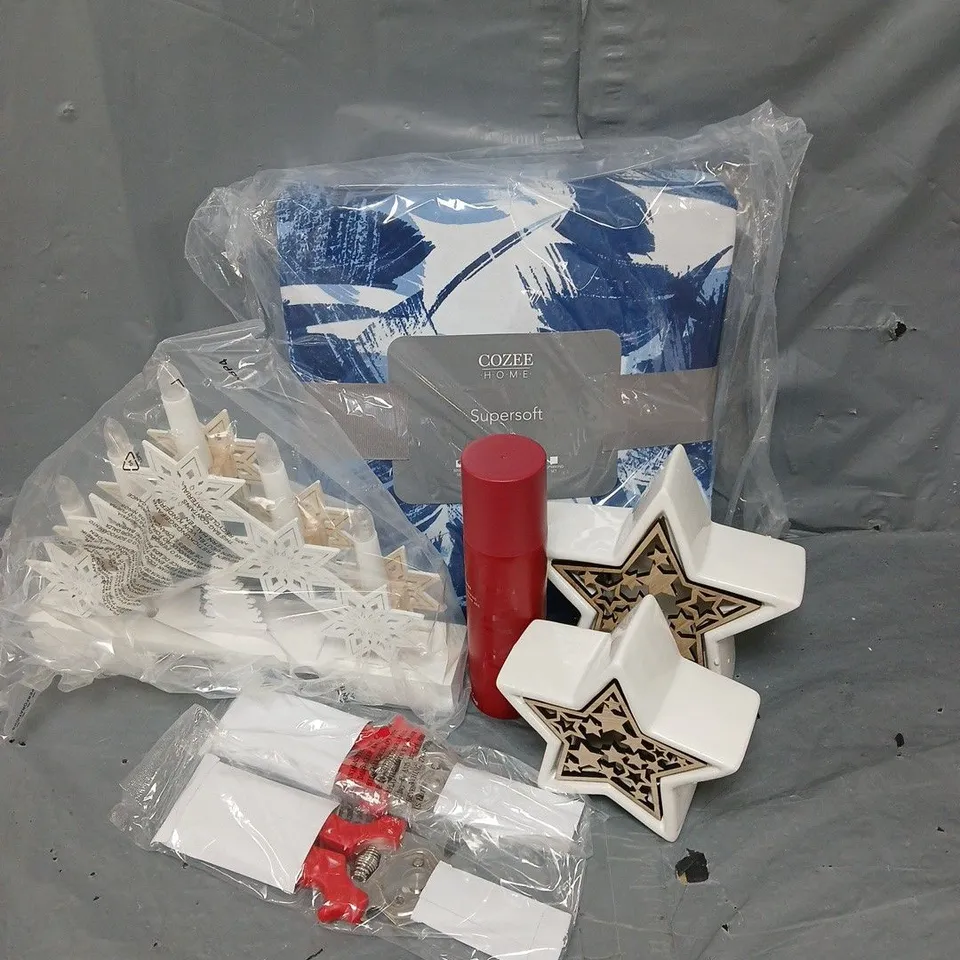 BOX OF APPROX 10 ASSORTED HOUSEHOLD ITEMS TO INCLUDE - SUPERSOFT KING SIZE DUVET SET - SHEARS - ARKIVE DRY SHAMPOO - ETC