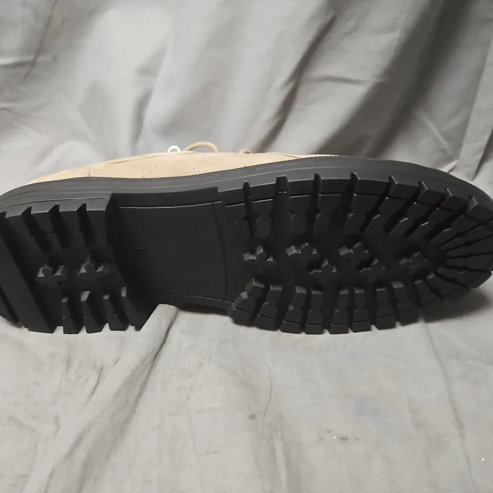 SKOVDE BEIGE SUEDE LACE-UP SHOES – UK 10