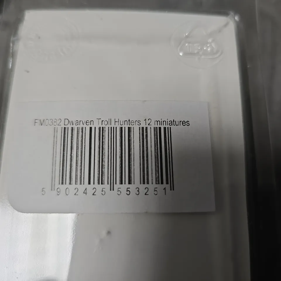 LOT OF 15 MULTI-PACKS OF ASSORTED MINIATURES TO INCLUDE TROLL HUNTERS AND DWARVES VETERANS