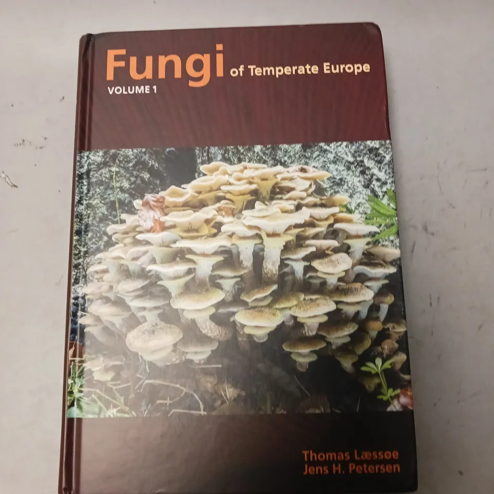 FUNGI OF TEMPERATE EUROPE VOLUME 1