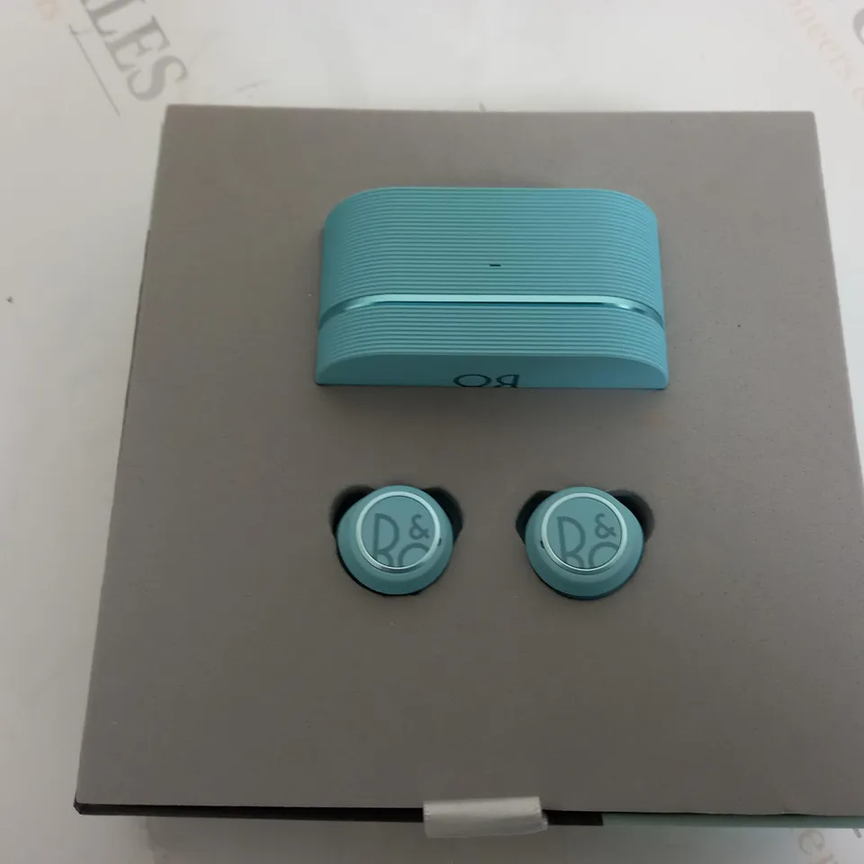 BOXED BANG & OLUFSEN BEOPLAY E8 SPORT TWS EARPHONES