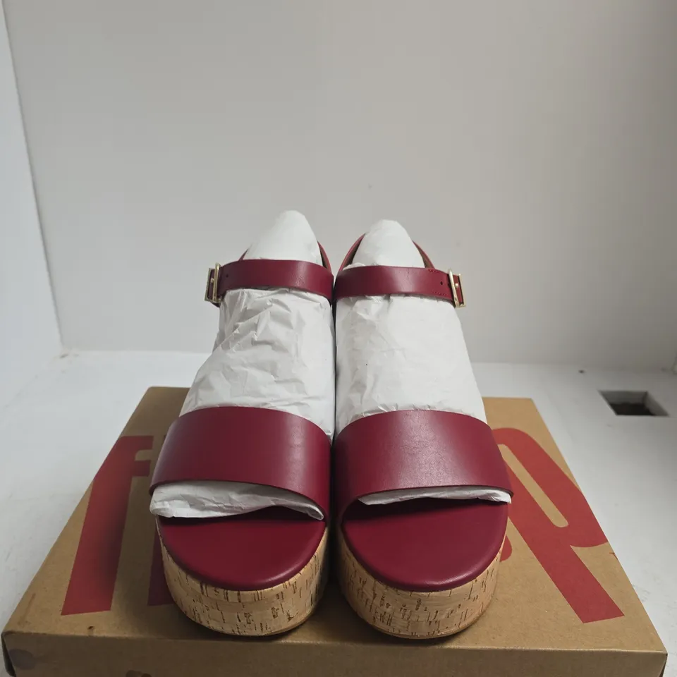 BOXED PAIR OF FITFLOP PLATFORM LEATHER/CORK HEELED ANKLE-STRAP SANDALS – BURNT BERRY, UK 7