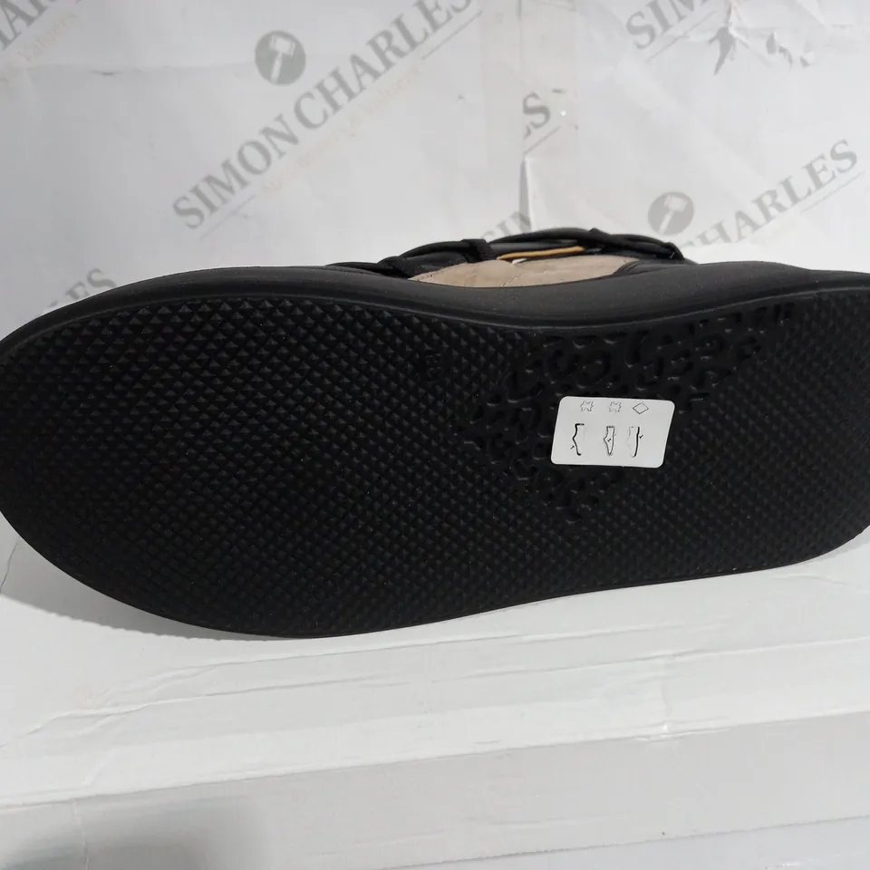 BOXED PAIR OF KARO BLACK SHOES SIZE 38