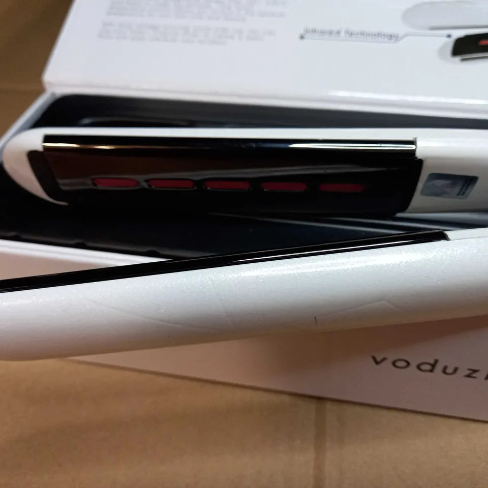 BOXED VODUZ WHITE HAIR STRAIGHTNERS 