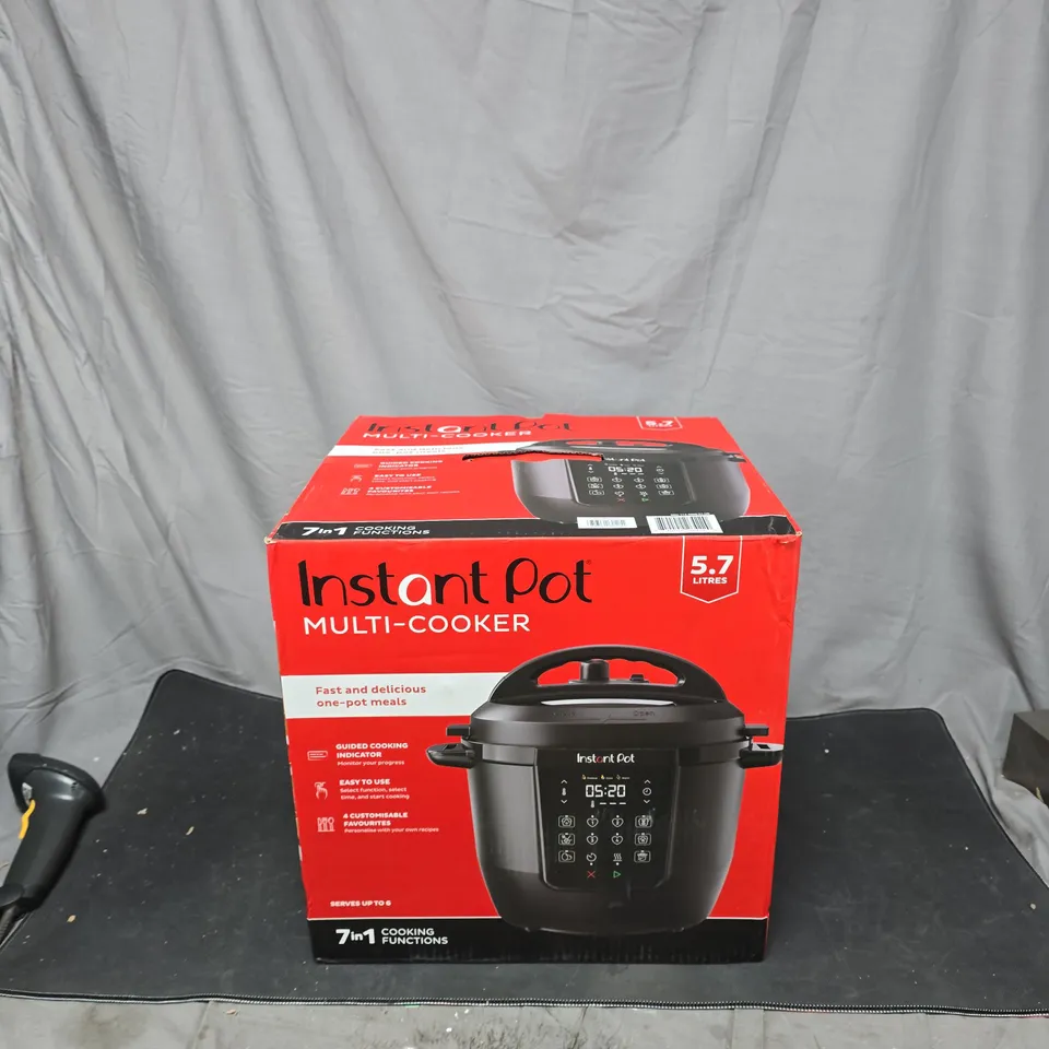 BOXED INSTANT POT CLASSIC 5.7L MULTI-COOKER