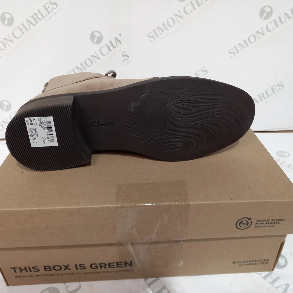 BOXED PAIR OF CLARKS BOOTS IN PEBBLE SUEDE - SIZE 6