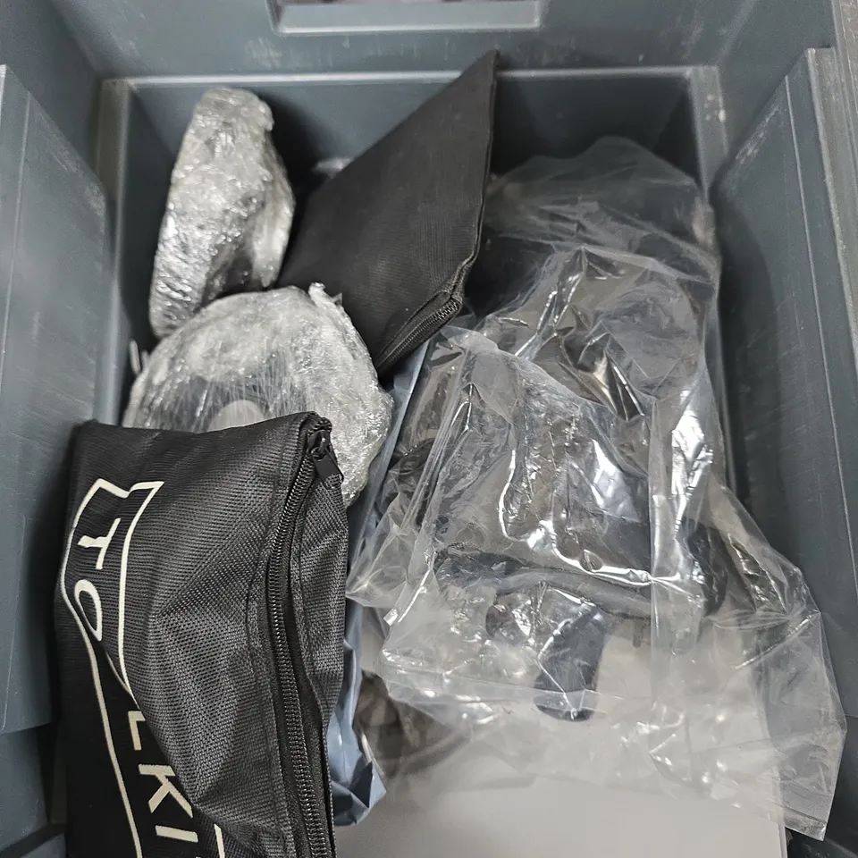 APPROXIMATELY 15 ASSORTED VEHICLE PARTS/ACCESSORIES TO INCLUDE TOOL KIT, CRYSTAL COATING, SEAT BELT GUIDE ETC 