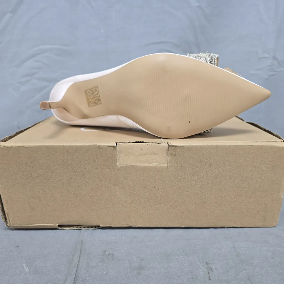 BOXED PAIR OF COAST WIDE FIT TANIA SATIN EMBELLISHED BOW POINTED TOE STILETTO HEELS IN BALLERINA PINK SIZE 7