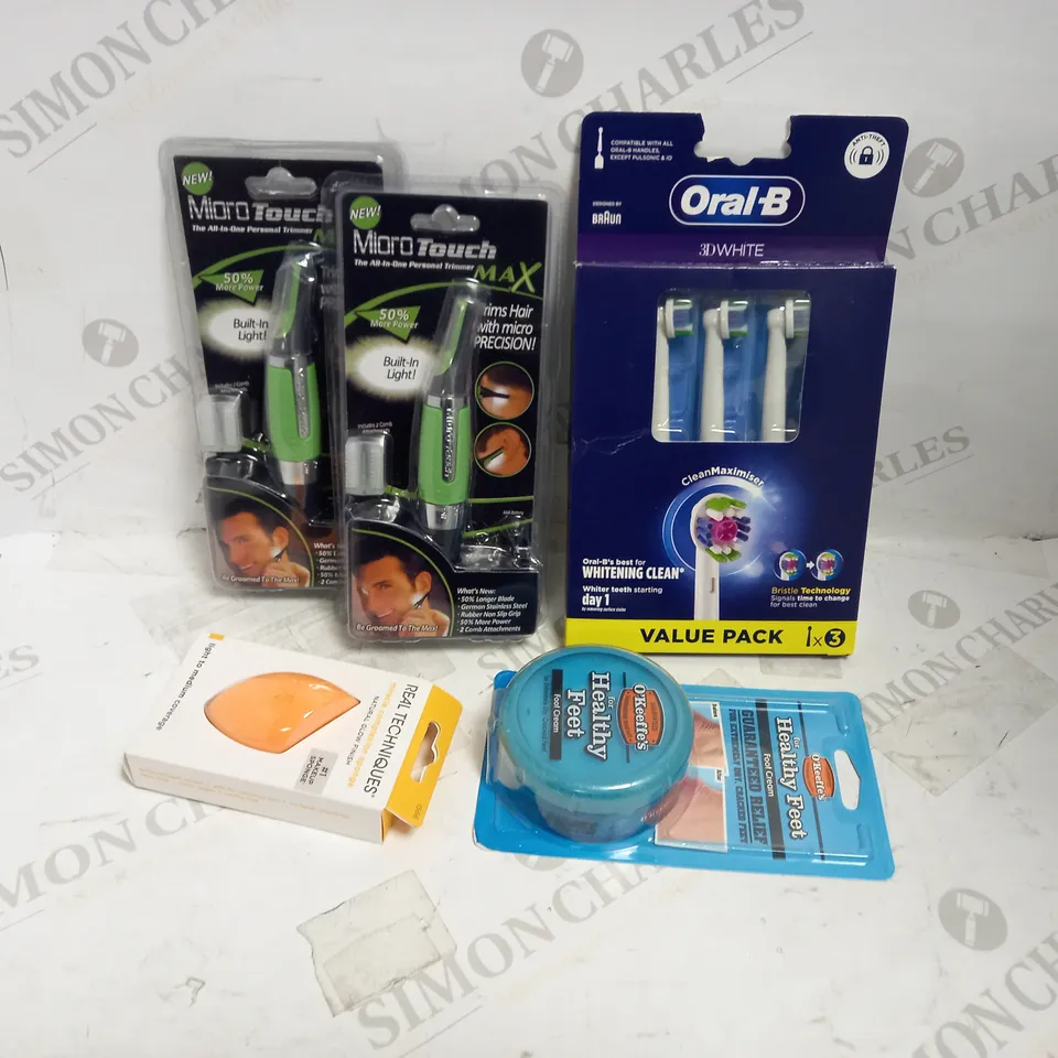 LOT OF APPROXIMATELY 15 ASSORTED HEALTH & BEAUTY ITEMS, TO INCLUDE TOOTHBRUSH HEADS, REAL TECHNIQUES SPONGE, MICROTOUCH MAX, ETC