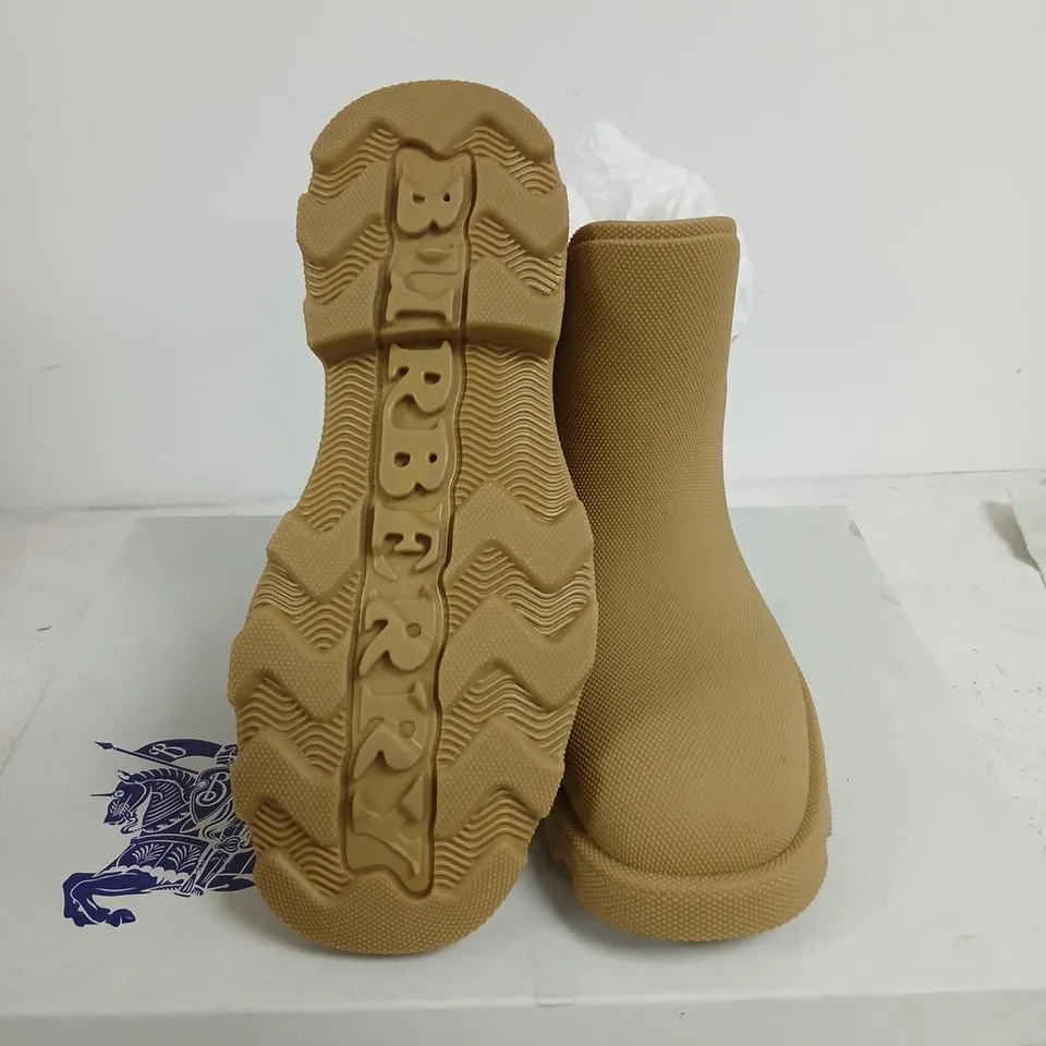 BURBERRY MANILLA CHELSEA BOOT – TAN, UK 11 (EU 45)