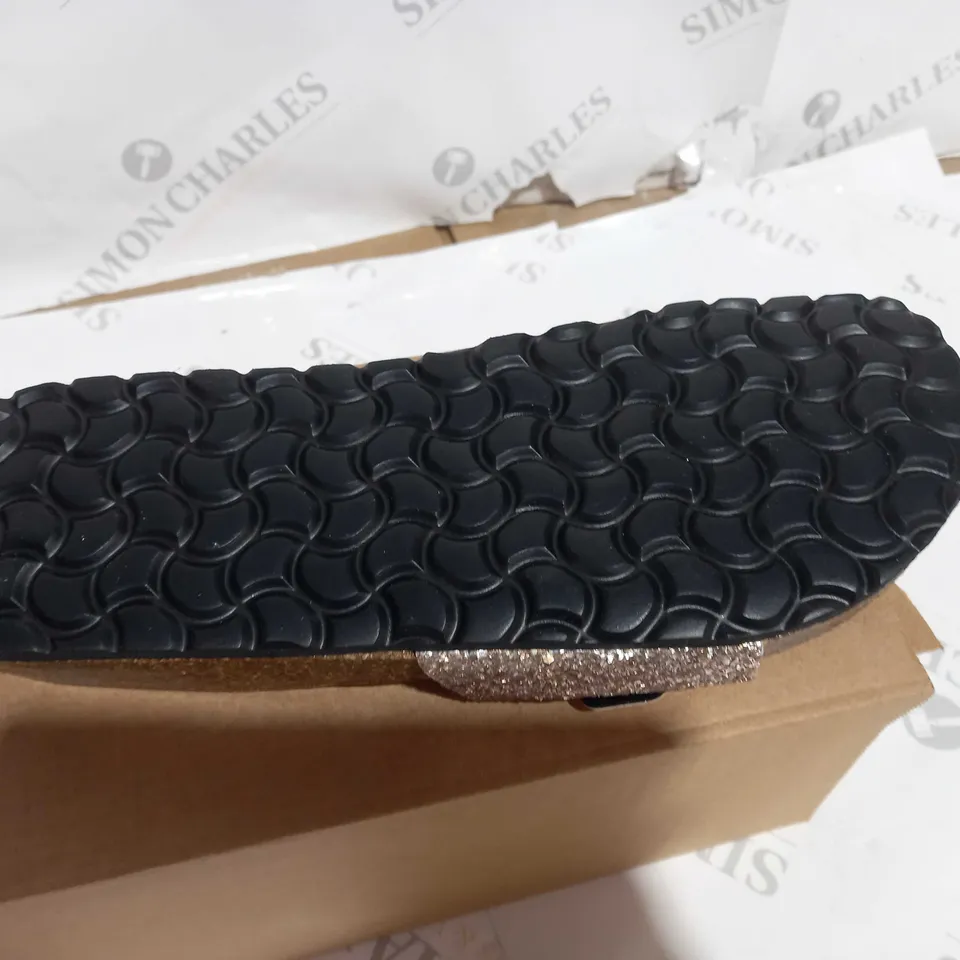 BOXED BONOVA PLATFORM SANDAL - SIZE 7