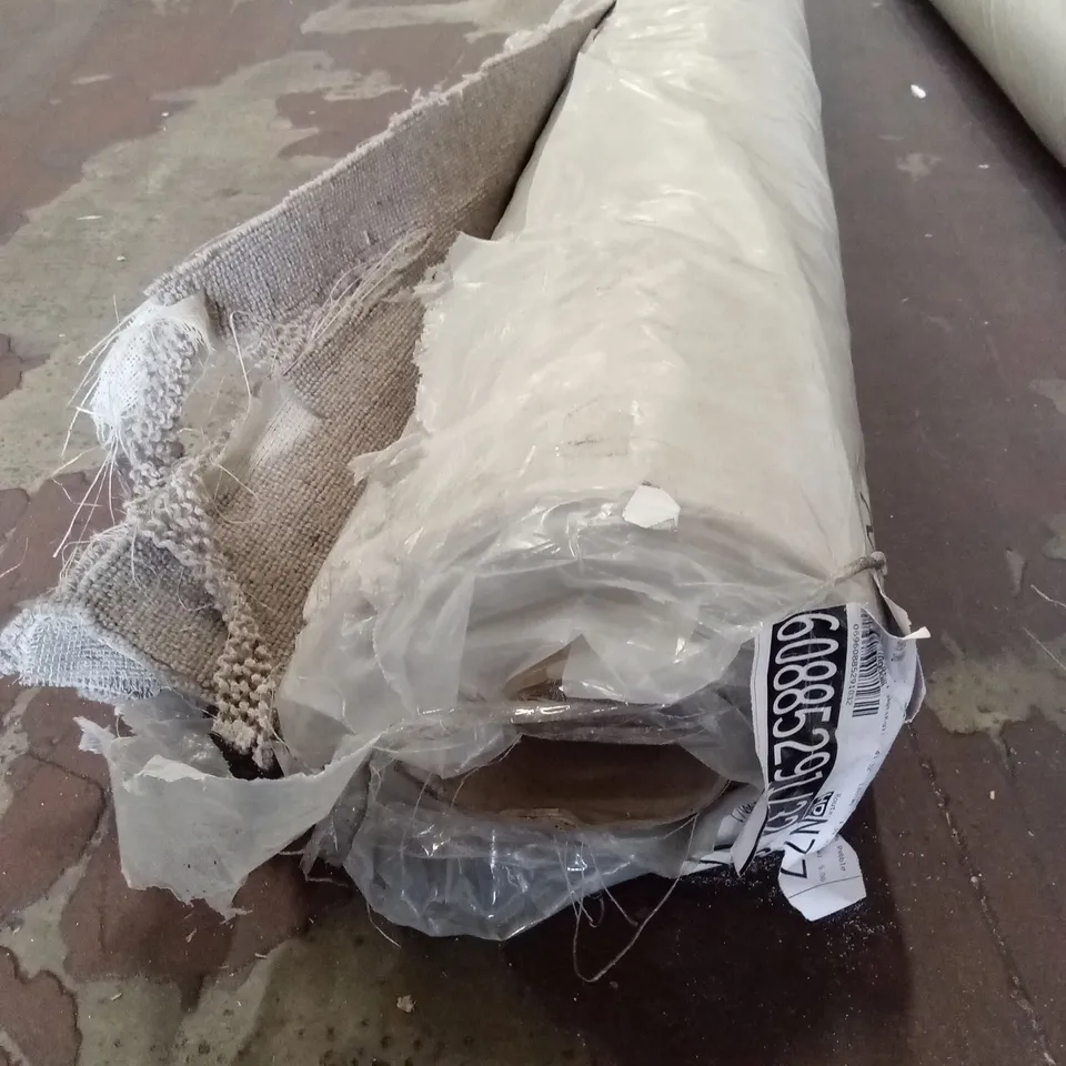 ROLL OF QUALITY TUDOR CO-ORDINATES PEBBLE CARPET // APPROX SIZE: 4.35 x 5m