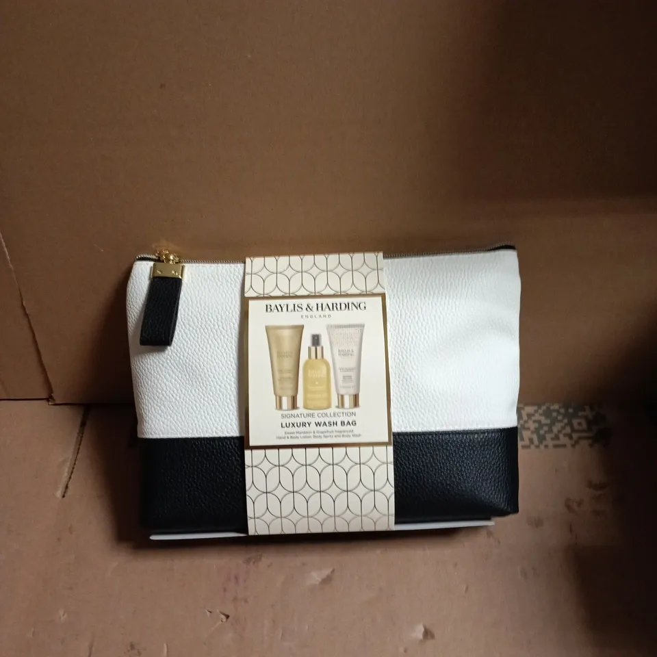 BAYLIS & HARDING SIGNATURE COLLECTION LUXURY WASH BAG
