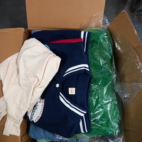 LOT OF ASSORTED CLOTHING ITEMS AND ACCESSORIES TO INCLUDE; T-SHIRTS, JUMPERS ETC
