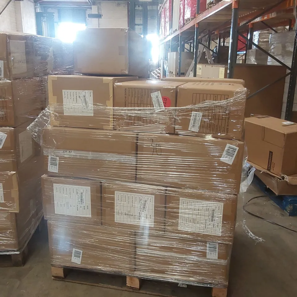 PALLET CONTAINING APPROXIMATELY 110x BRAND NEW ASSORTED DESIGNER CLOTHING ITEMS INCLUDING: ASSORTED SIMPLY BE JACKETS ECT