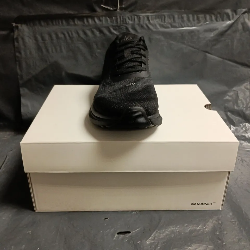 BOXED PAIR OF ALO RUNNER SHOES IN BLACK SIZE UK 6