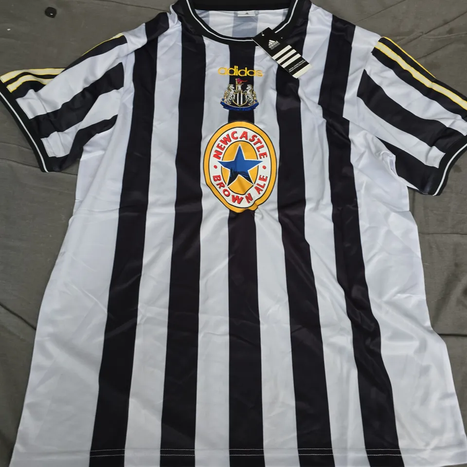 ADIDAS CLASSIC NEWCASTLE UNITED FOOTBALL SHIRT – BLACK & WHITE STRIPES – NUMBER 00 (ADEGREAT)