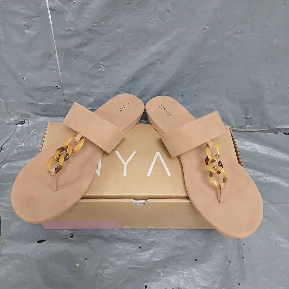 INYATI X6 BOXED PAIRS OF LEANDRA THONG STYLE SANDAL IN TOASTED NUT SIZE 6