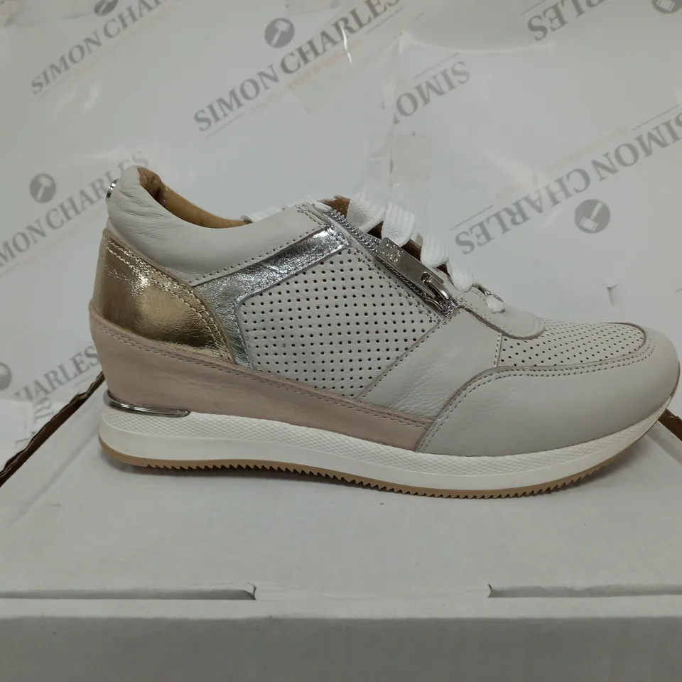 MODA IN PELLE AVERY WEDGE TRAINER - SIZE 6