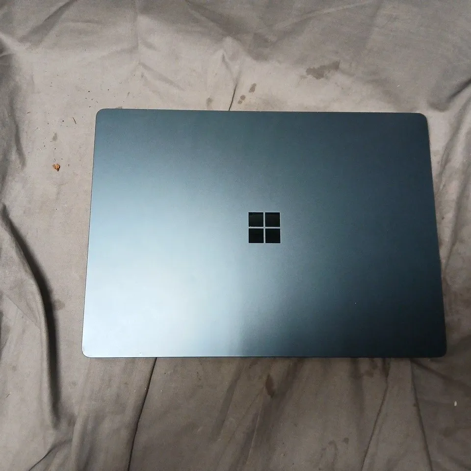 MICROSOFT SURFACE 1867 LAPTOP IN STAINLESS STEEL