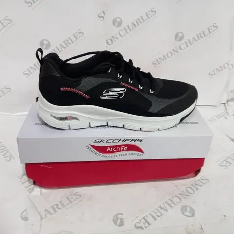 BOXED SKECHERS VEGAN ARCH FIT TRAINERS SIZE 7