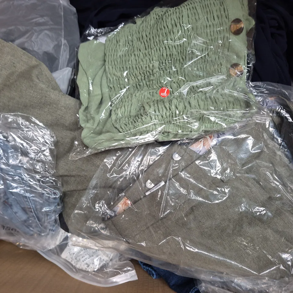 APPROXIMATELY 20 ASSORTED CLOTHING AND FASHION PRODUCTS IN VARIOUS STYLES AND SIZES - COLLECTION ONLY