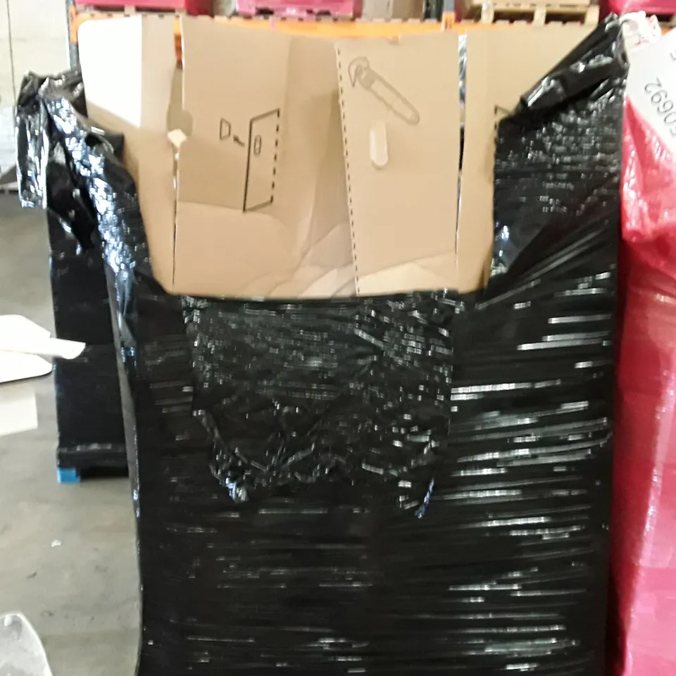 PALLET TO CONTAIN AN ASSORTMENT OF HOUSEHOLD ITEMS TO INCLUDE BATHROOM MIRROR, WOK PANS, BABY GATE AND OTTOMAN STORAGE BOX ECT