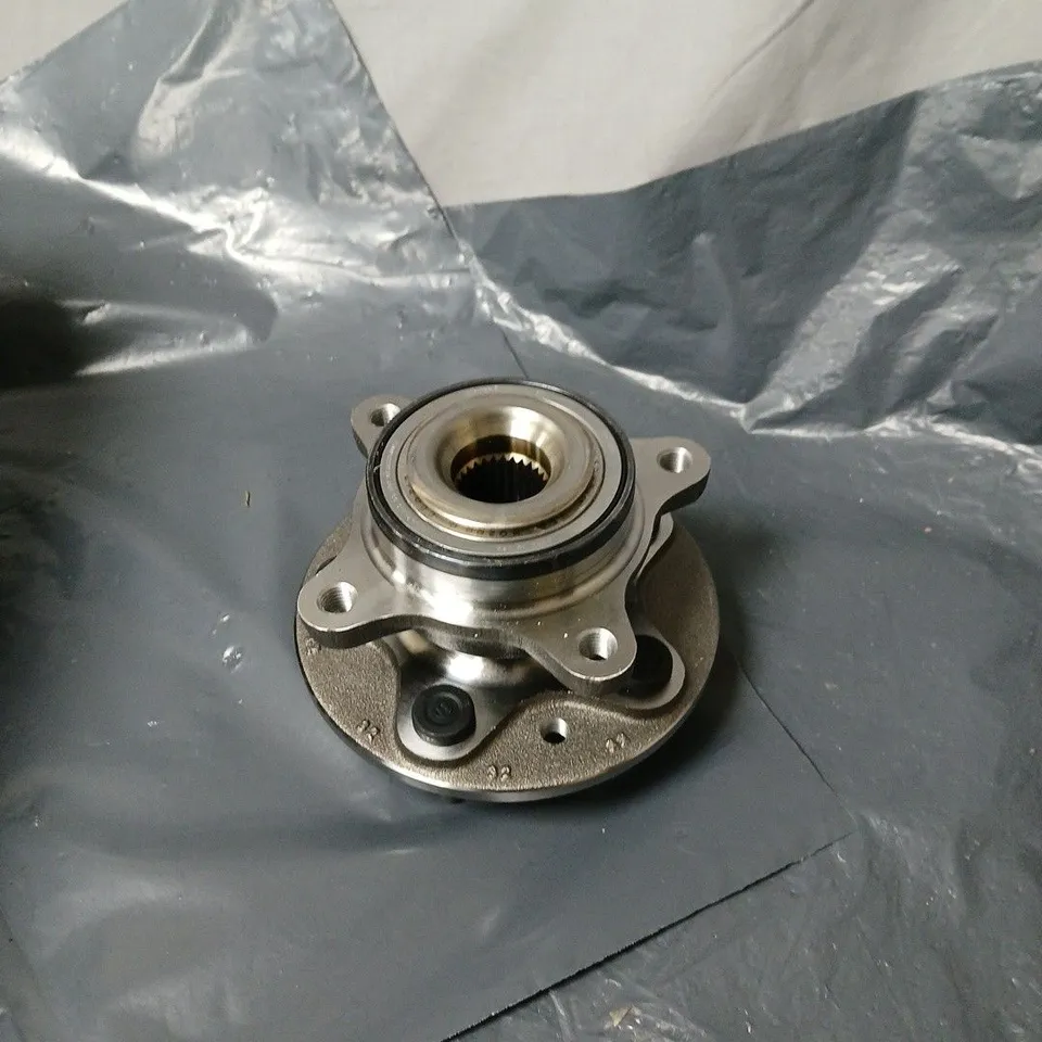VEHICLE WHEEL HUB 